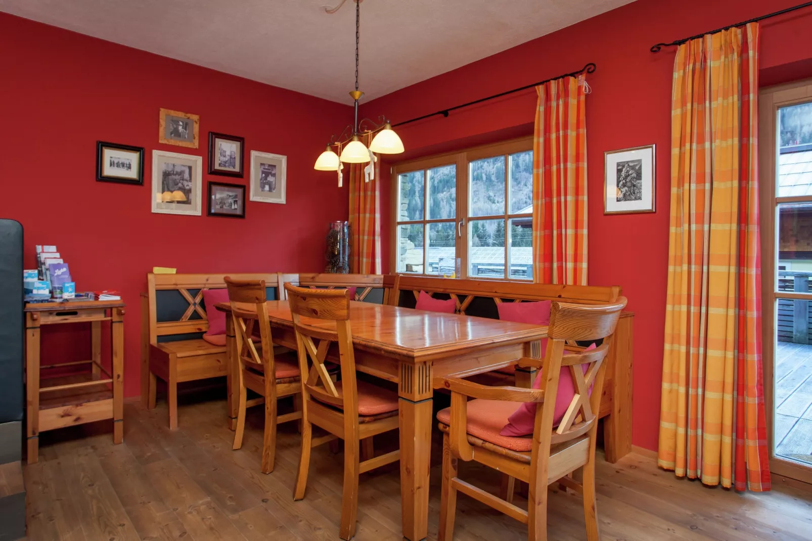 Luxus-Chalet Alpinum-Eetkamer