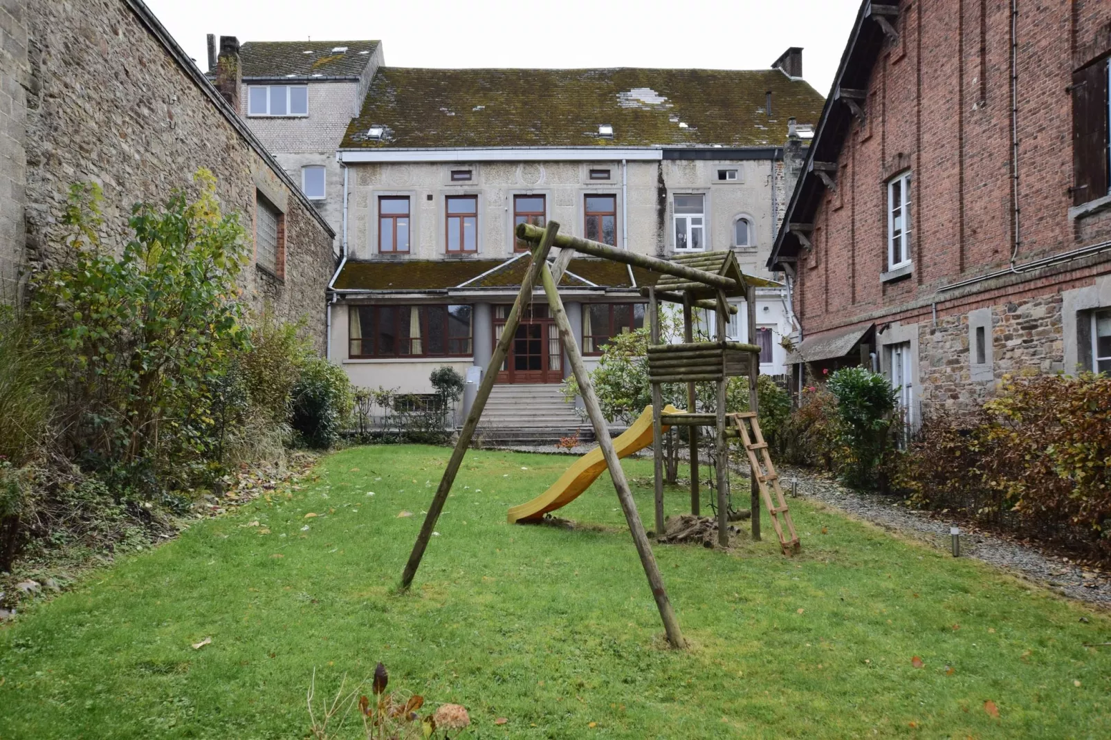 Le Gite de Saint Gilles-Tuinen zomer