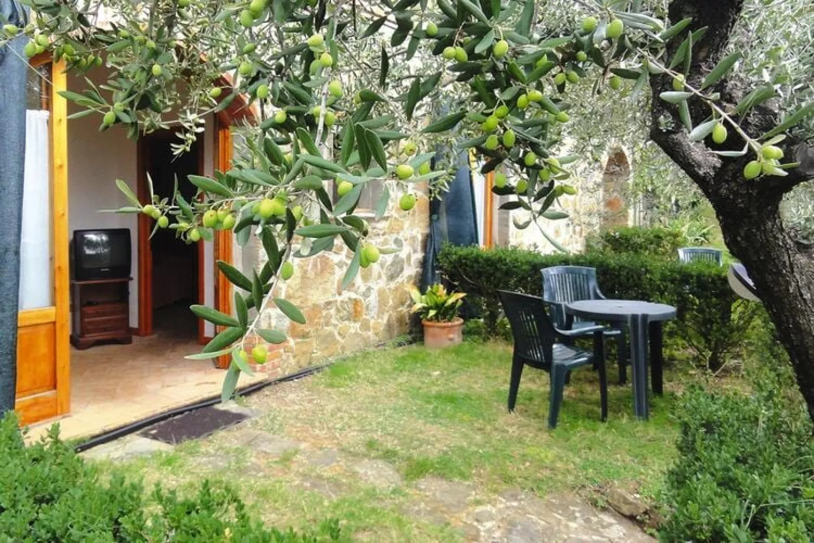 Appartements Villa Morosi Lamporecchio Typ B biloc4 Pers-Tuinen zomer