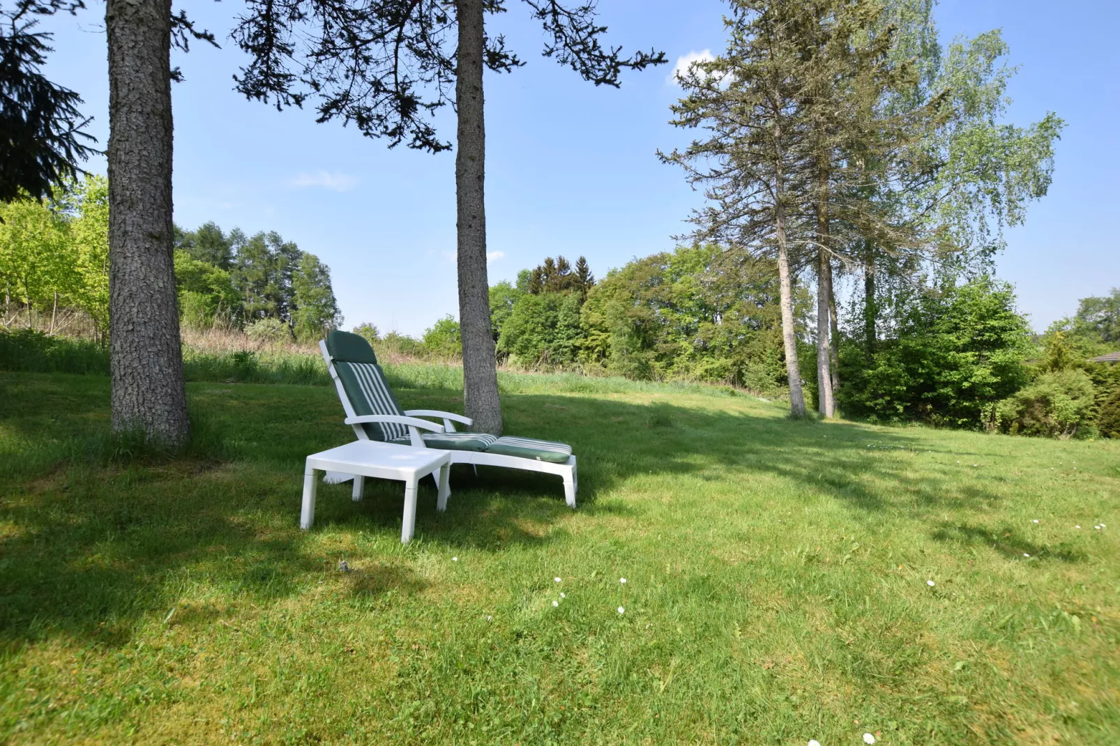 Le Chalet de Cherapont-Tuinen zomer