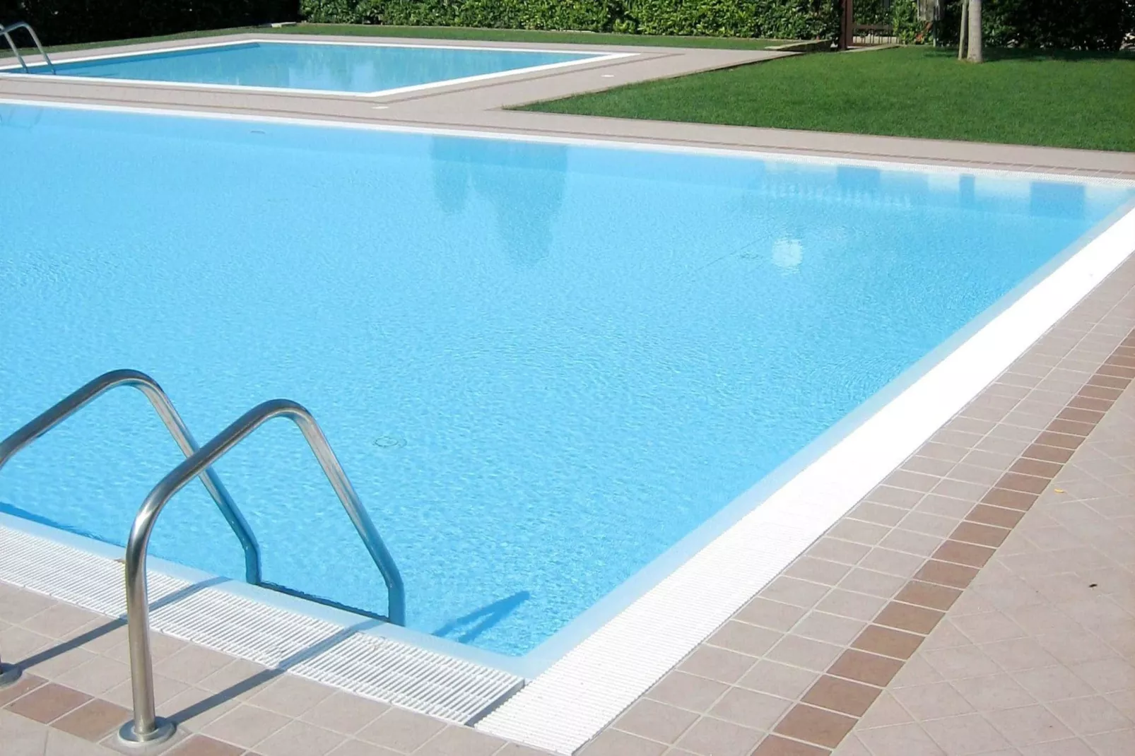 Mooie residentie met 2 zwembaden, ideaal voor gezinnen met kinderen-Zwembad