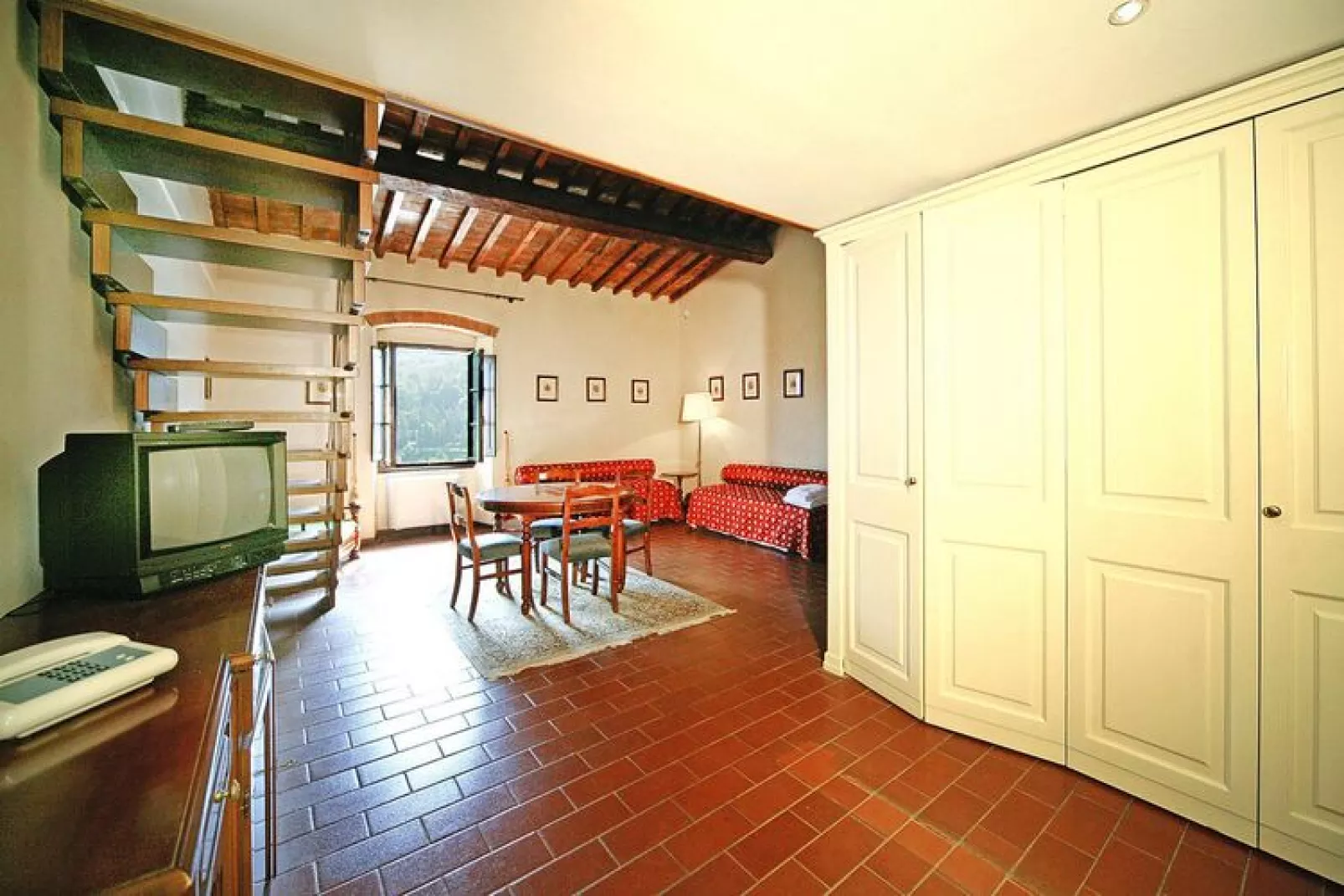 Holiday residence Villa Pitiana Donnini - Type 3-Raum-App Typ B 55 qm-Woonkamer