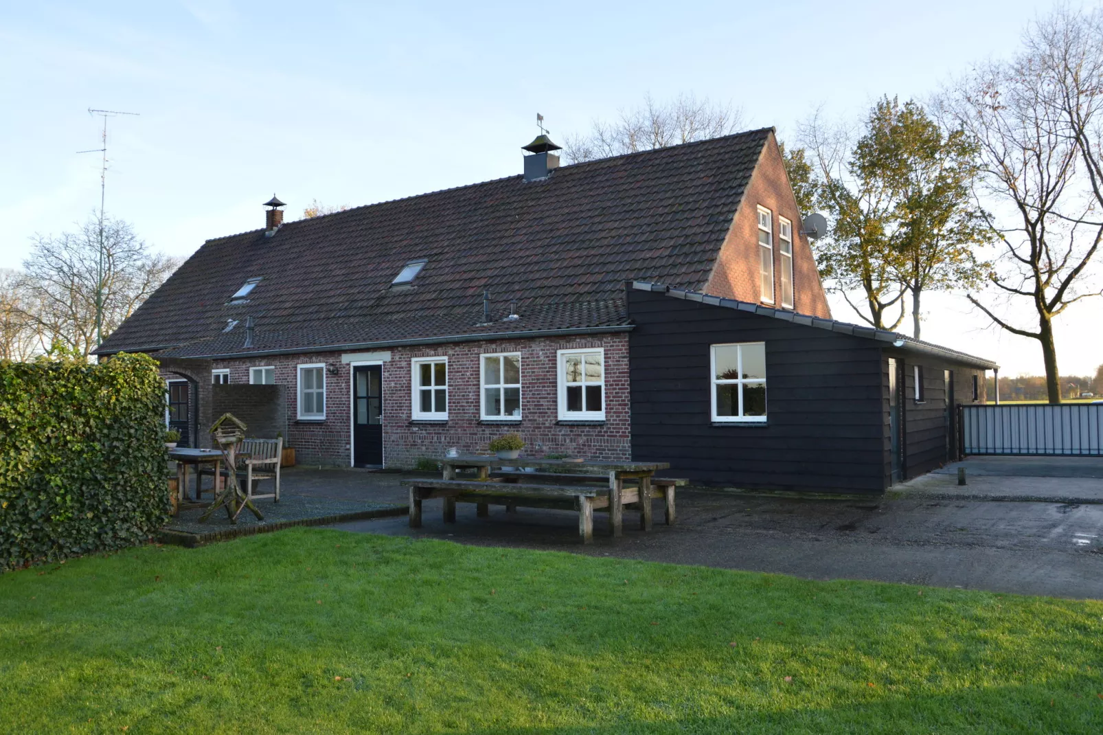 Vakantieboerderij de open schuur-Buitenkant zomer