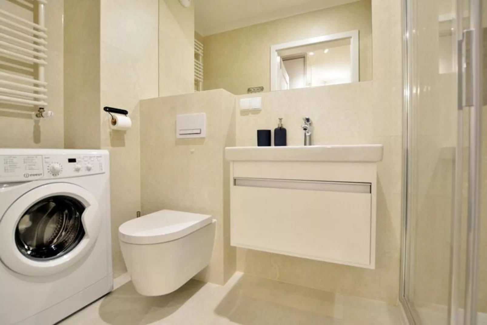 	Apartamenty na piętrze przy Bałtyckiej w Kołobrzegu-Badkamer