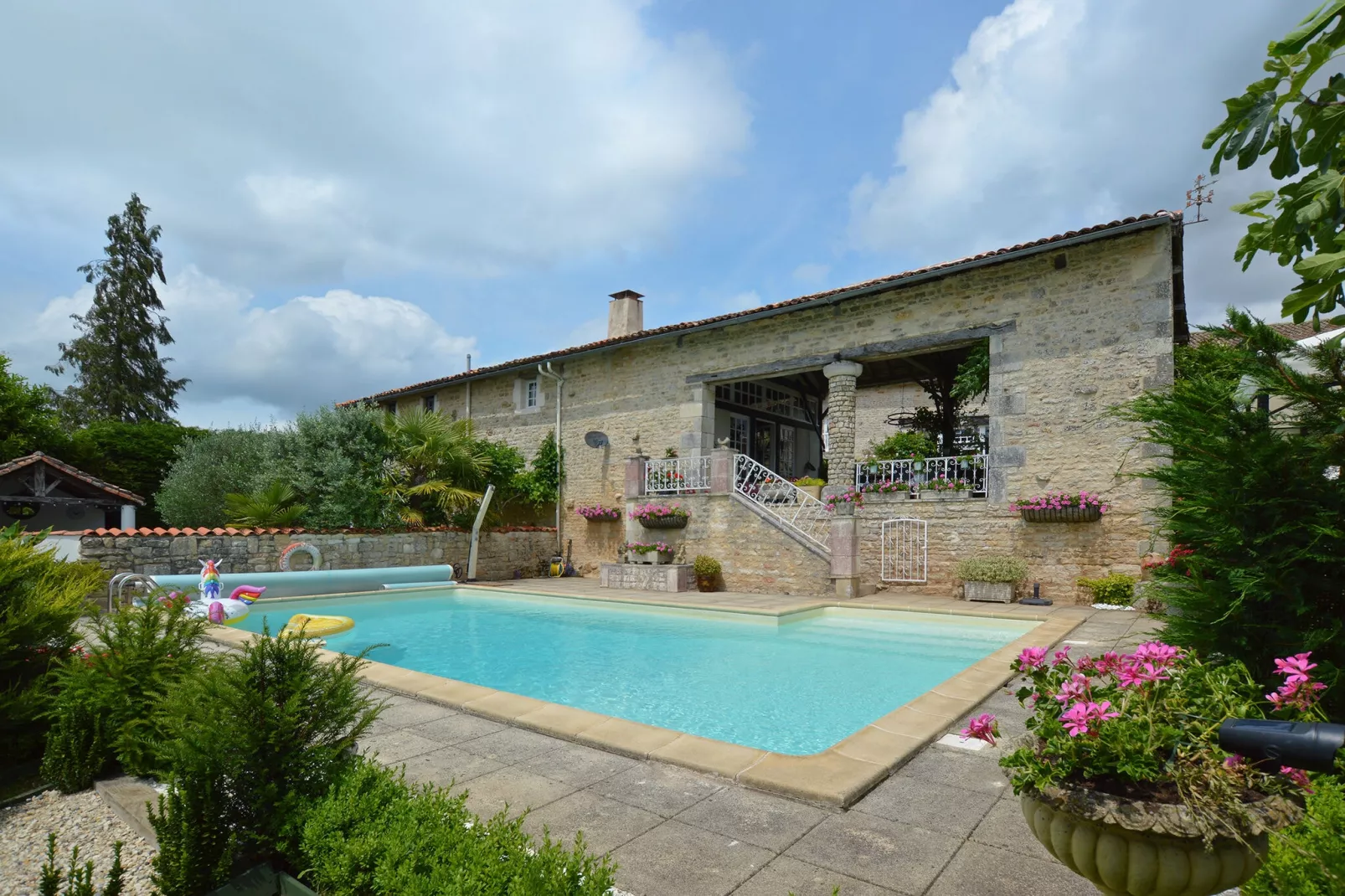 Maison fabuleuse avec piscine-Zwembad