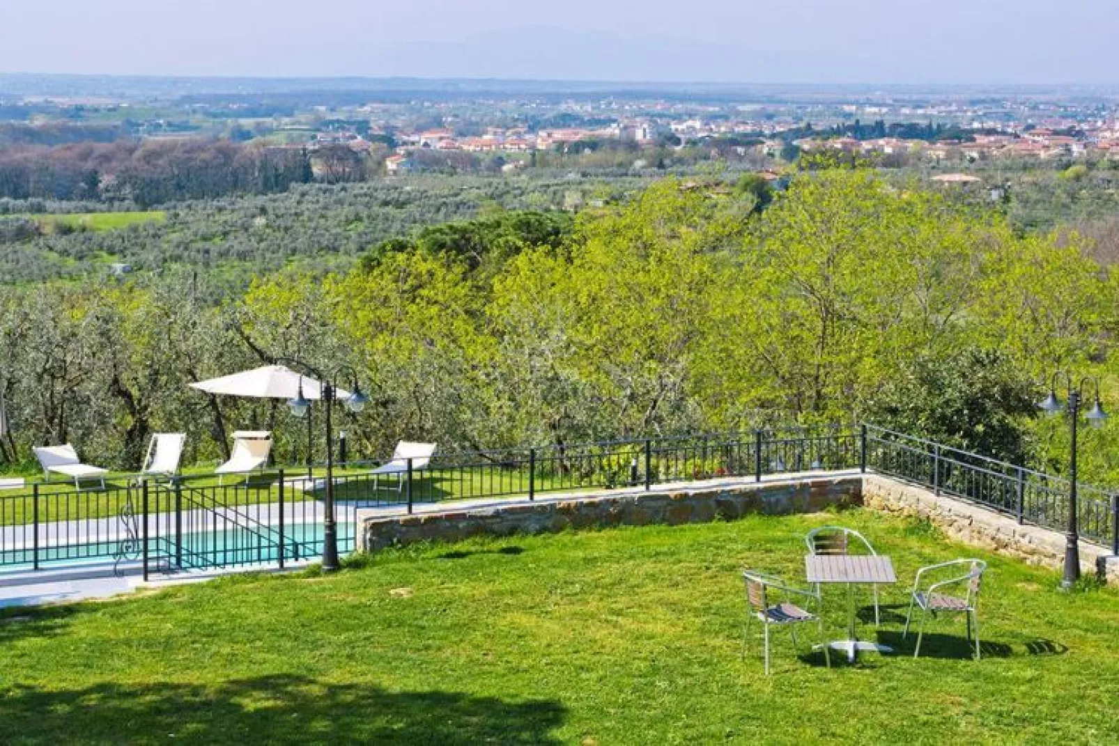 Agri-tourism Giugnano Poggio del Sole Lamporecchio-3-Raum-App Typ D ca 90 qm-Tuinen zomer