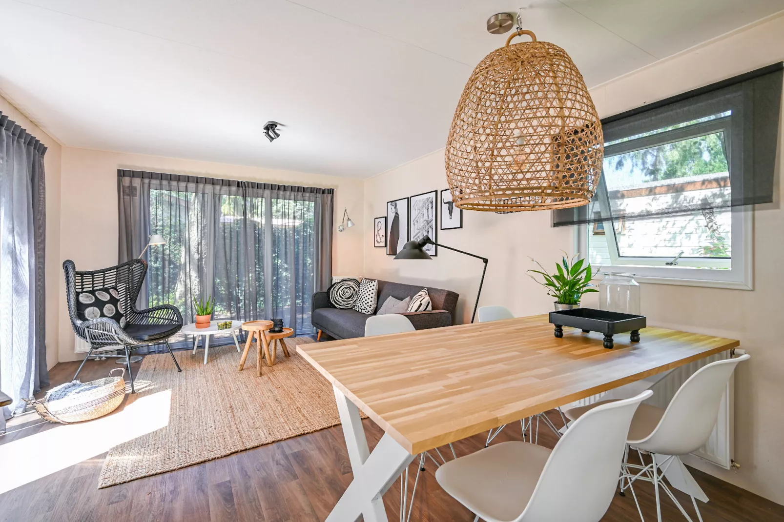 Chalet in hartje Veluwe-Eetkamer