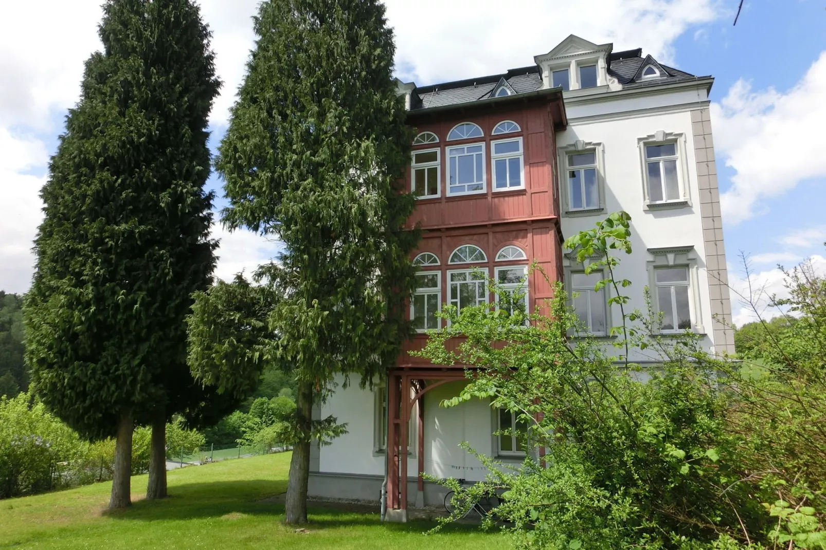 Villa im Erzgebirge-Buitenkant zomer