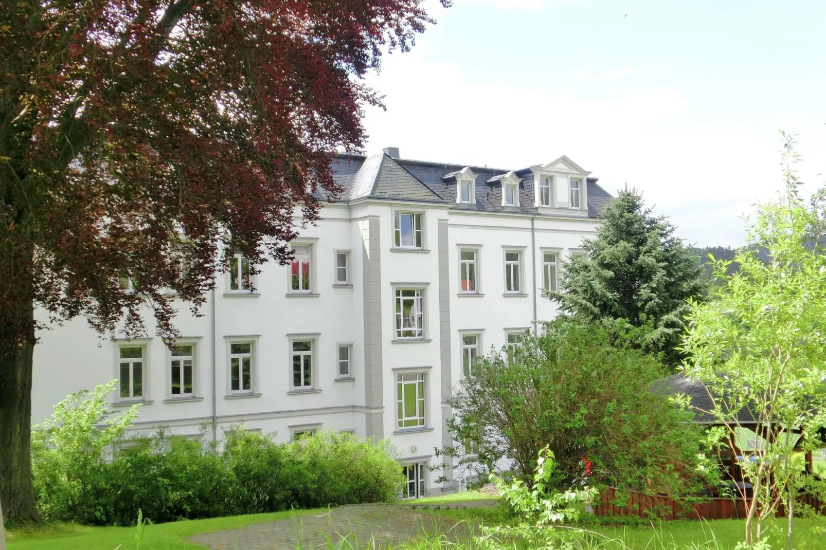 Villa im Erzgebirge-Buitenkant zomer