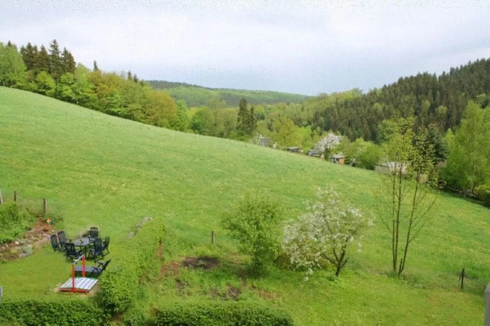 Villa im Erzgebirge-Tuinen zomer