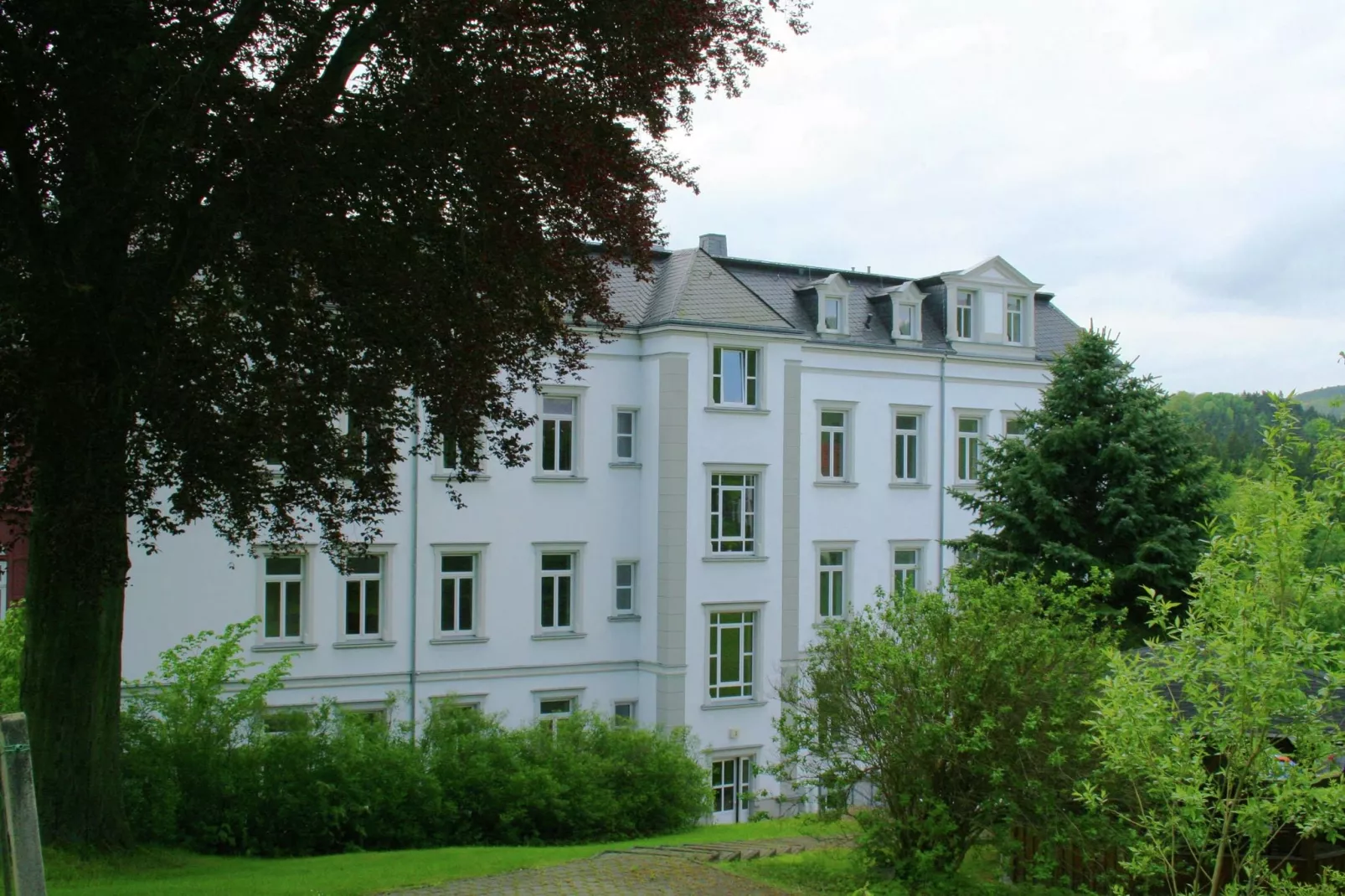 Villa im Erzgebirge-Buitenkant zomer