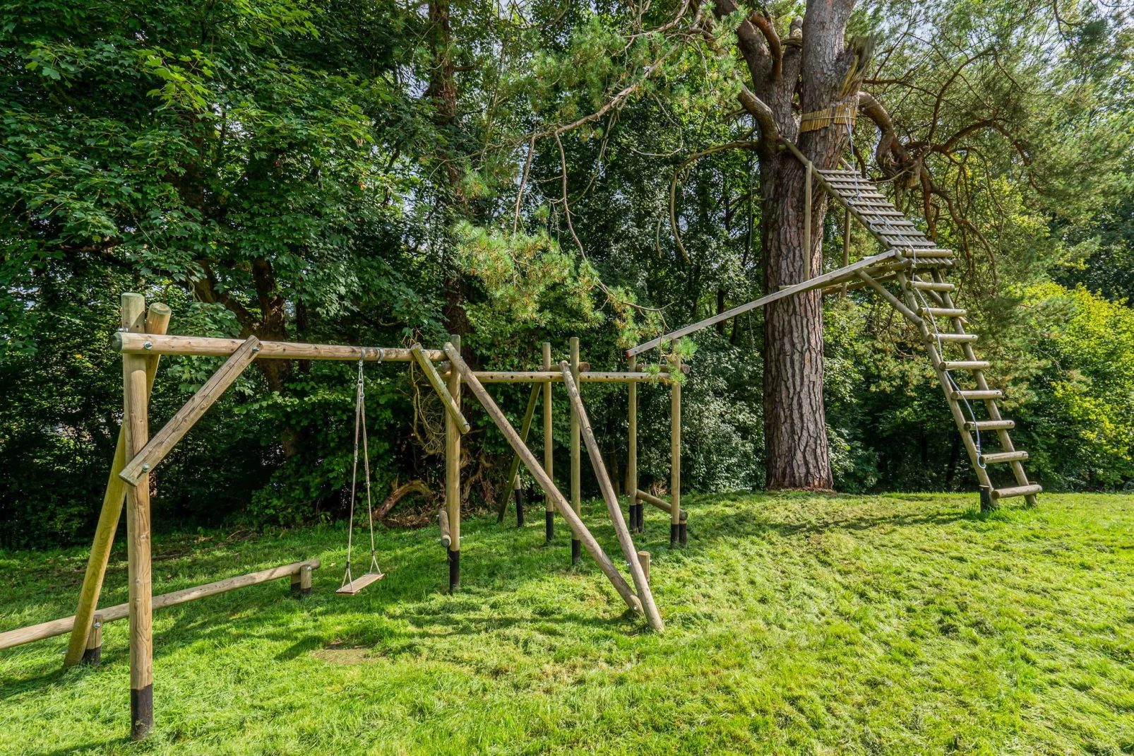 Château de Goyet 40 p-Tuinen zomer