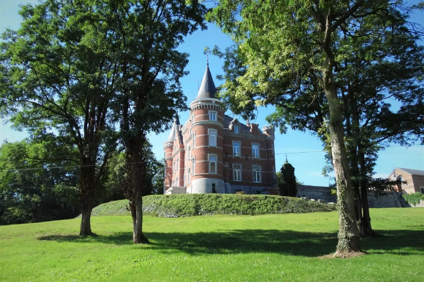 Château de Goyet 40 p-Tuinen zomer