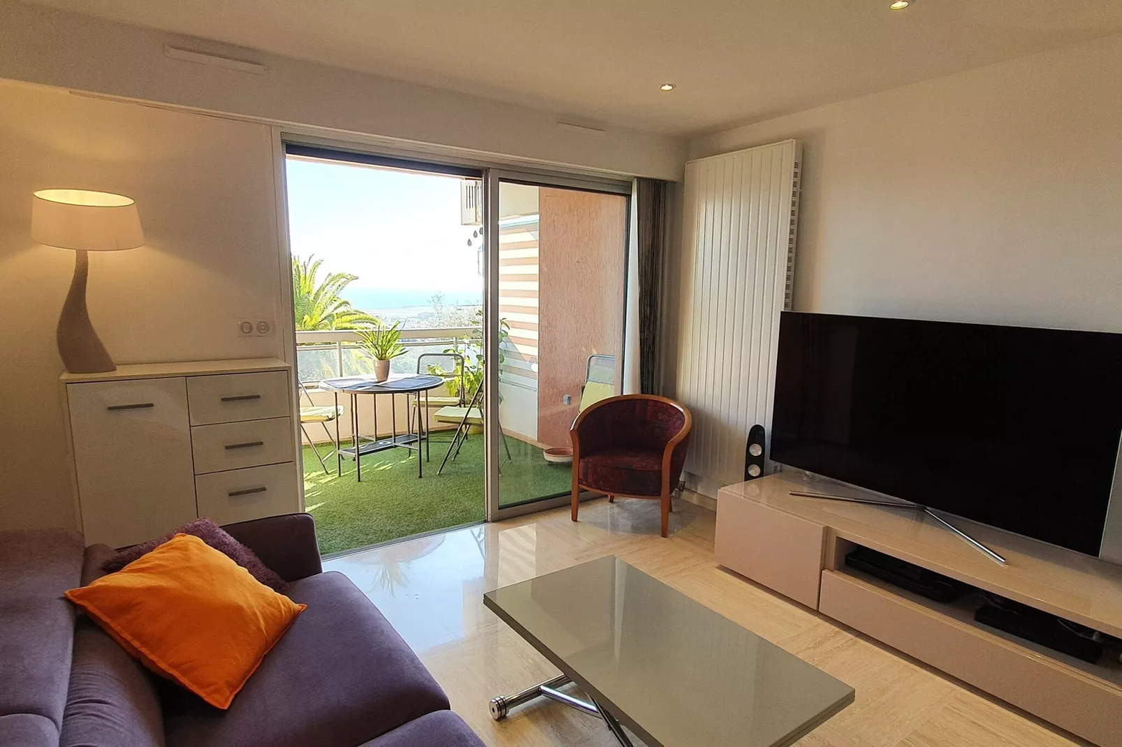 Appartement standing avec terrasse et vue mer à Nice-Woonkamer