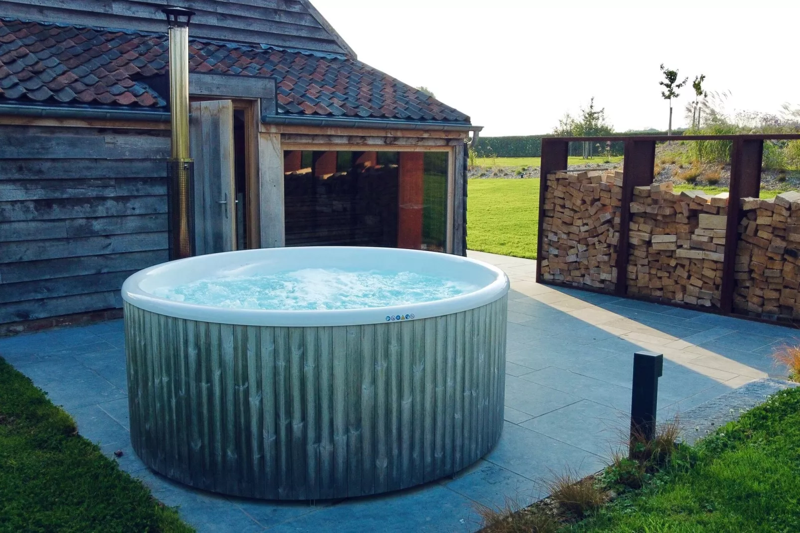 Mooie gîte in een kasteelboerderij in Ohey met zwemvijver-Wellness