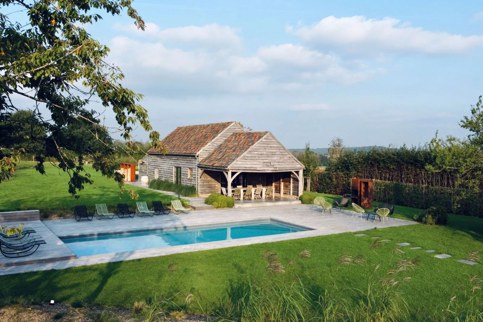 Mooie gîte in een kasteelboerderij in Ohey met zwemvijver-Zwembad