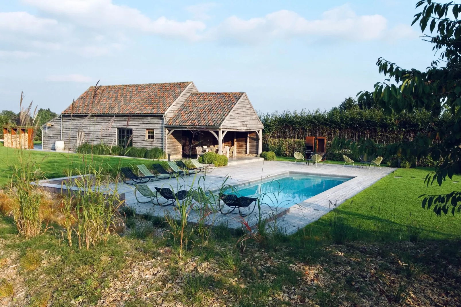 Fijne gîte in een kasteelboerderij in Ohey met zwemvijver-Zwembad