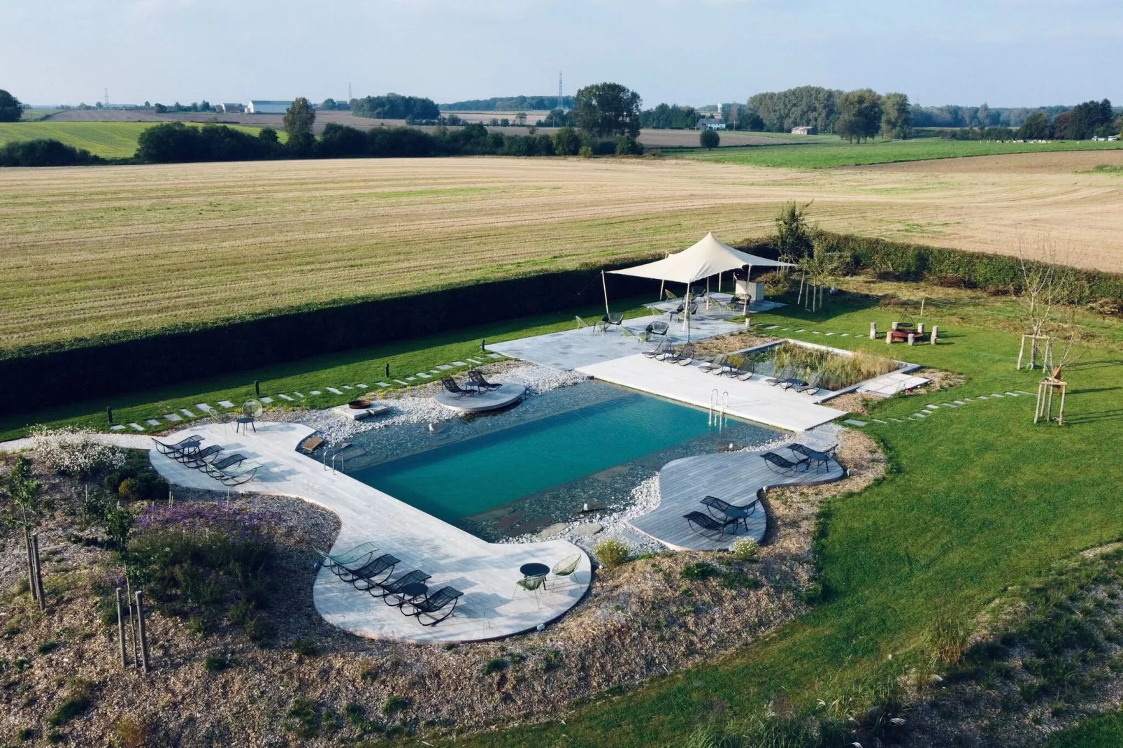 Fijne gîte in een kasteelboerderij in Ohey met zwemvijver-Zwembad