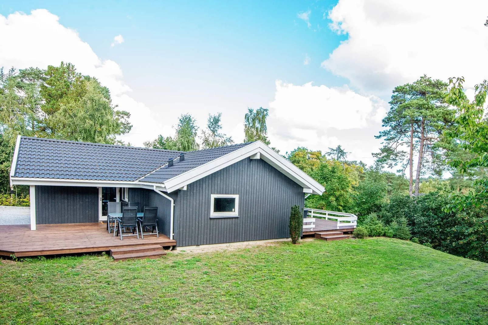 Ruim vakantiehuis in Ebeltoft met terras-Uitzicht