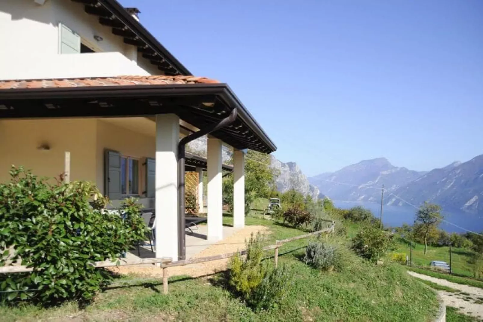 Appartementen, Tremosine-Buitenkant zomer