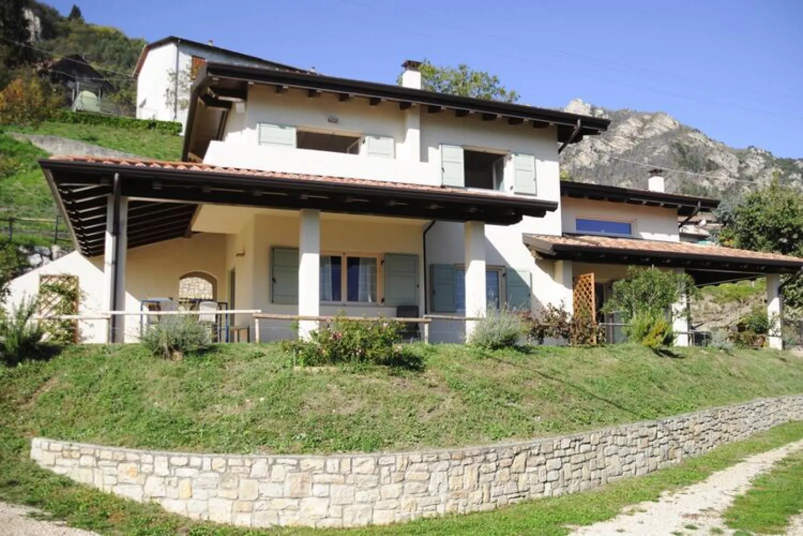 Appartementen, Tremosine-Buitenkant zomer