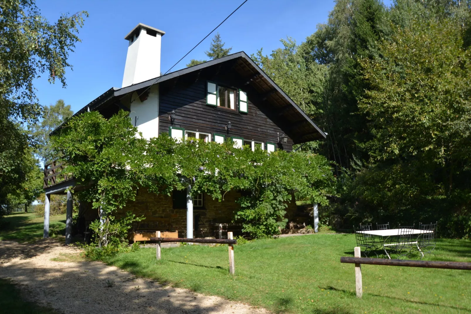 Le Chalet Likthuus-Buitenkant zomer