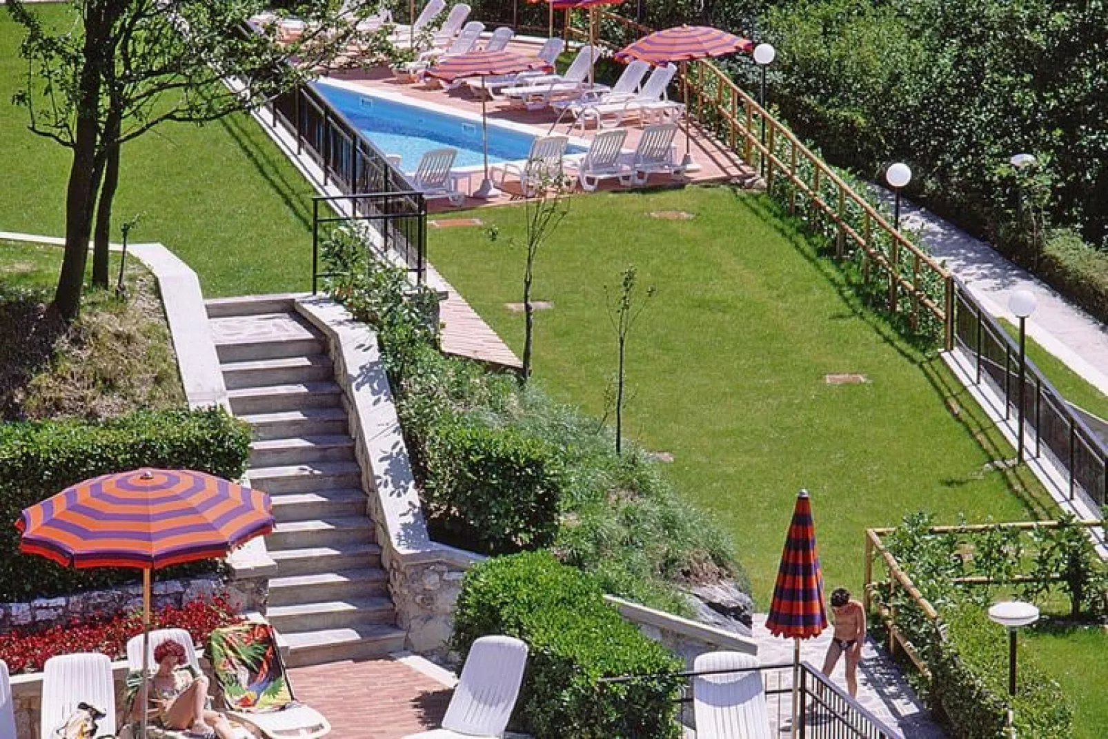 Residence La Rotonda, Tignale-bilo A4-Tuinen zomer