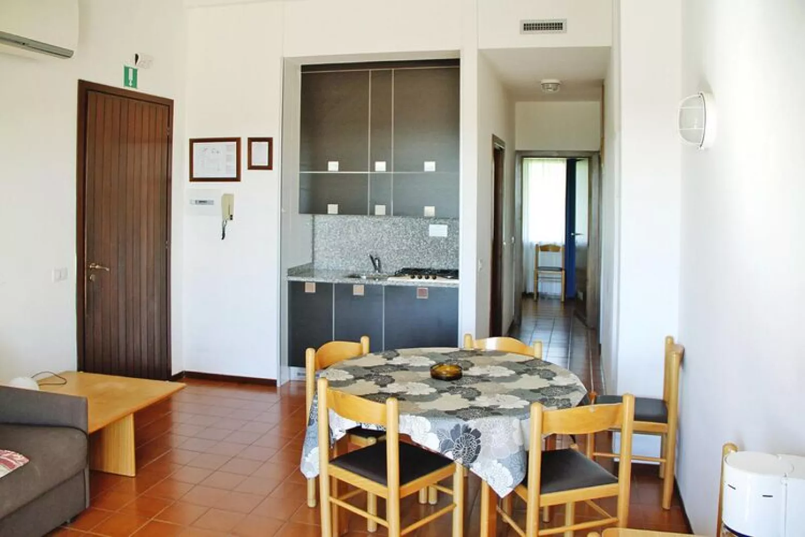 Residence Barbara, Moniga del Garda-2-Raum-App., 1. Etage B2G, ca. 44 qm-Woonkamer