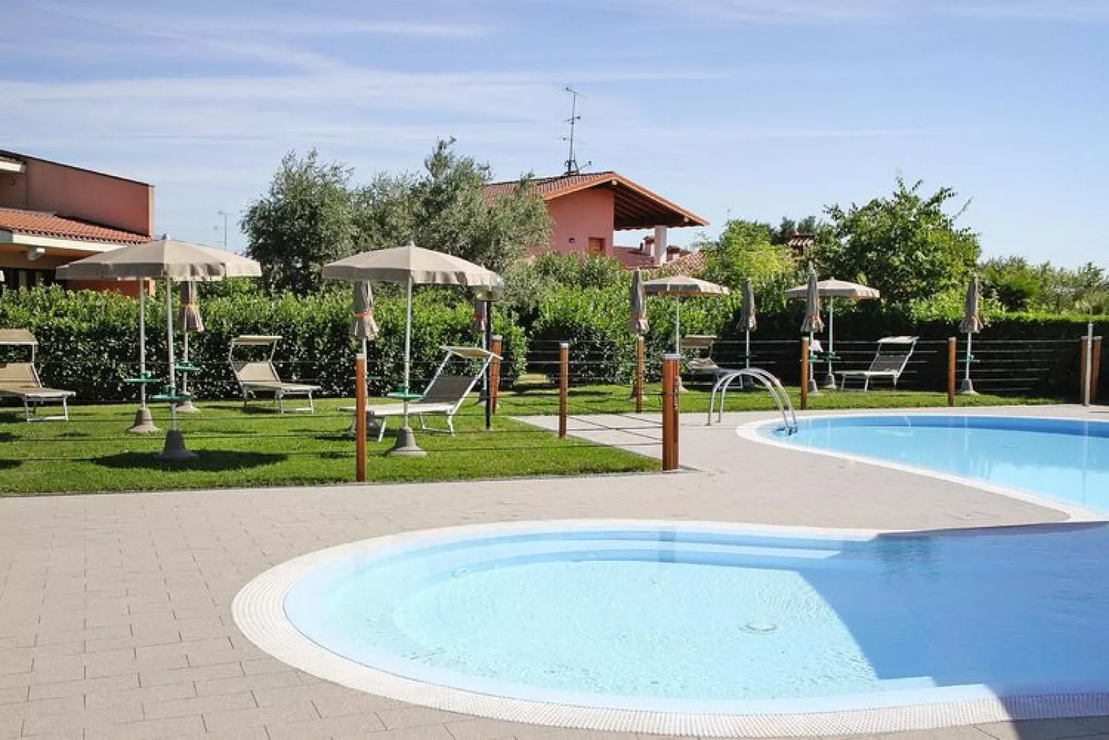 Residence Barbara, Moniga del Garda-2-Raum-App., 1. Etage B2G, ca. 44 qm-Zwembad