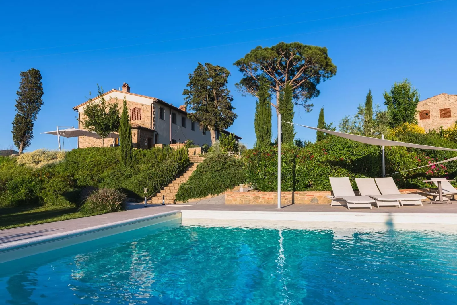 Schilderachtig vakantiehuis in Florence met zwembad-Buitenkant zomer