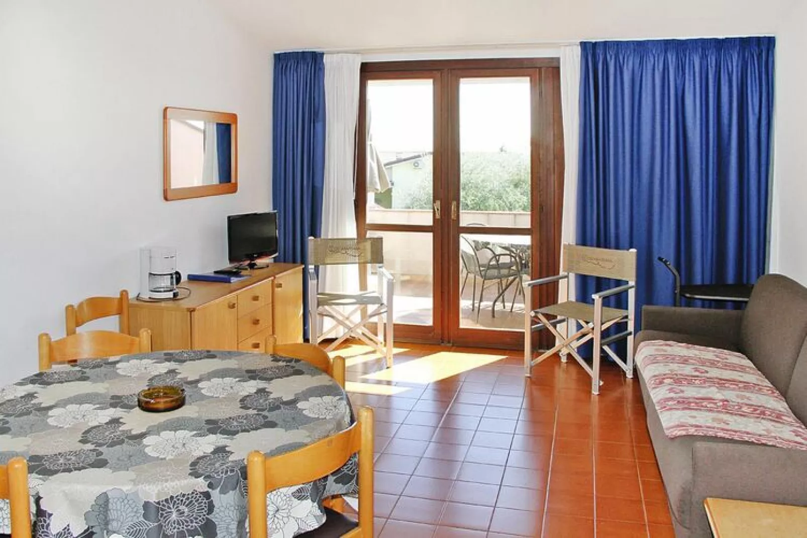 Residence Barbara, Moniga del Garda-2-Raum-App., EG, B2H, ca. 45 qm-Woonkamer