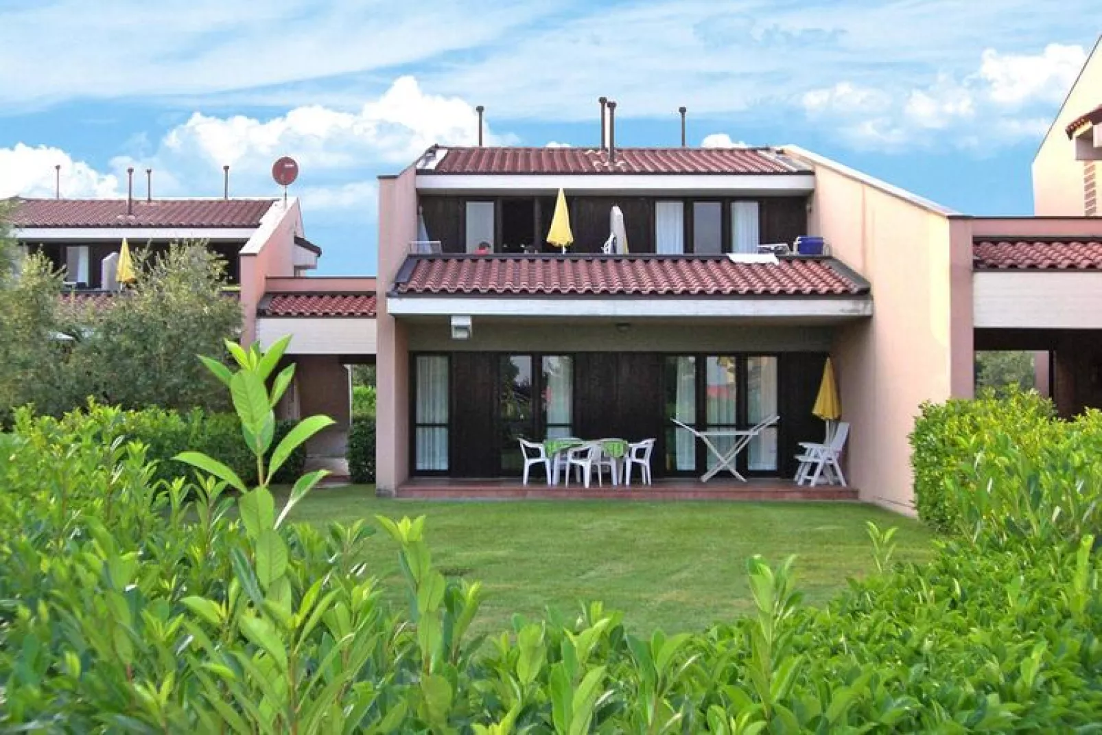 Residence Barbara, Moniga del Garda-3-Raum-App., B3, ca. 65 qm-Buitenkant zomer