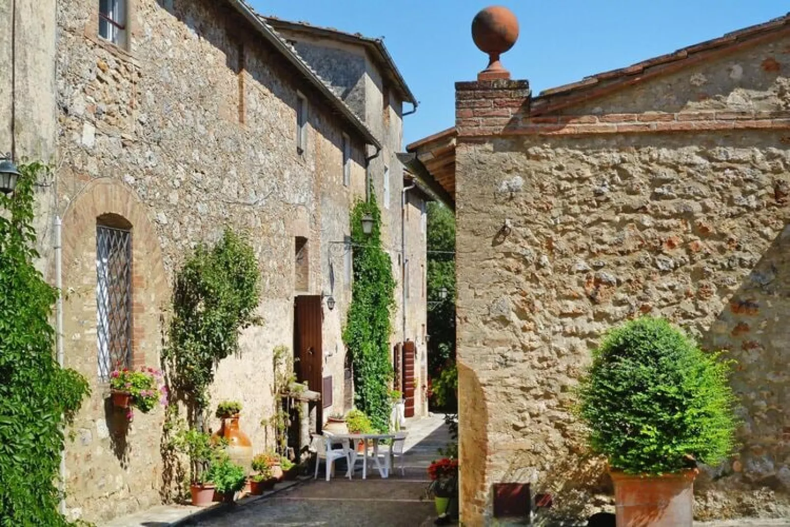 Residence Il Pero di Cetinale Sovicille Typ C 105 qm-Buitenkant zomer