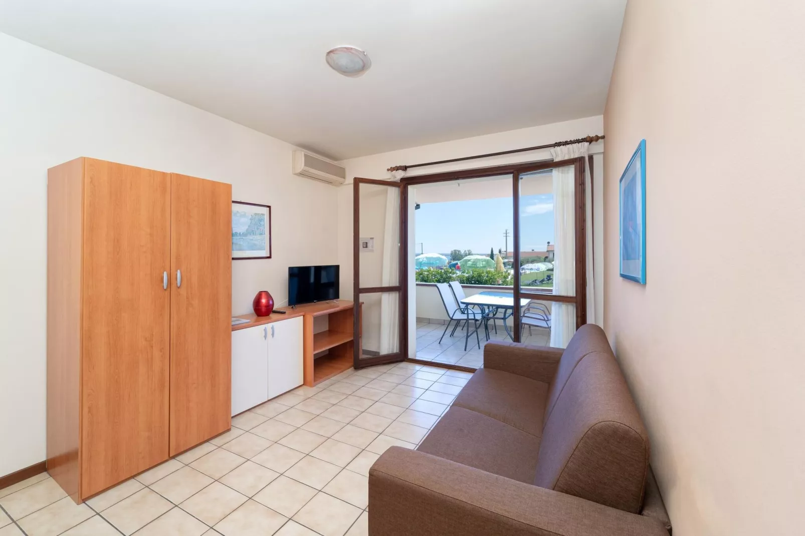 Residence Primera Moniga del Garda 2-Raum/D2 Halbsouterrain-2-Raum/D2 Halbsouterrain-Woonkamer