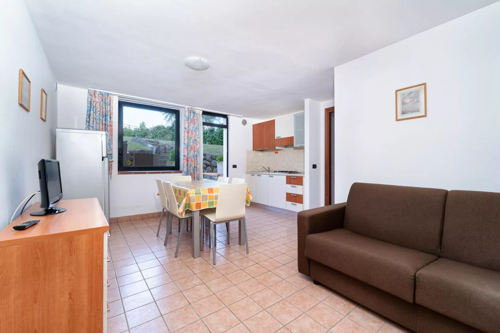 Residence Primera Moniga del Garda 2-Raum/D2 Halbsouterrain-2-Raum/D2 Halbsouterrain-Woonkamer