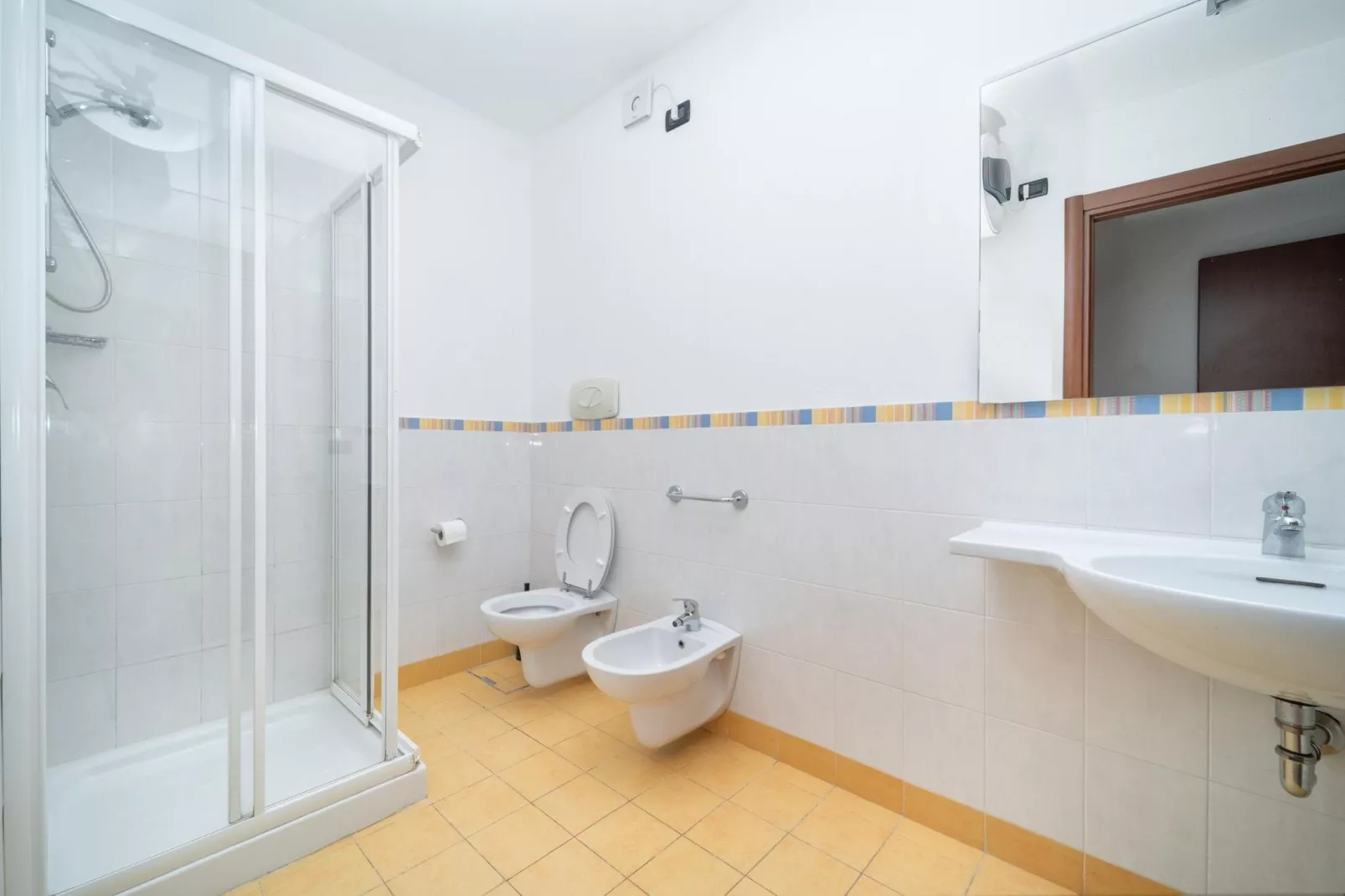 Residence Primera Moniga del Garda 2-Raum/D2 Halbsouterrain-2-Raum/D2 Halbsouterrain-Badkamer