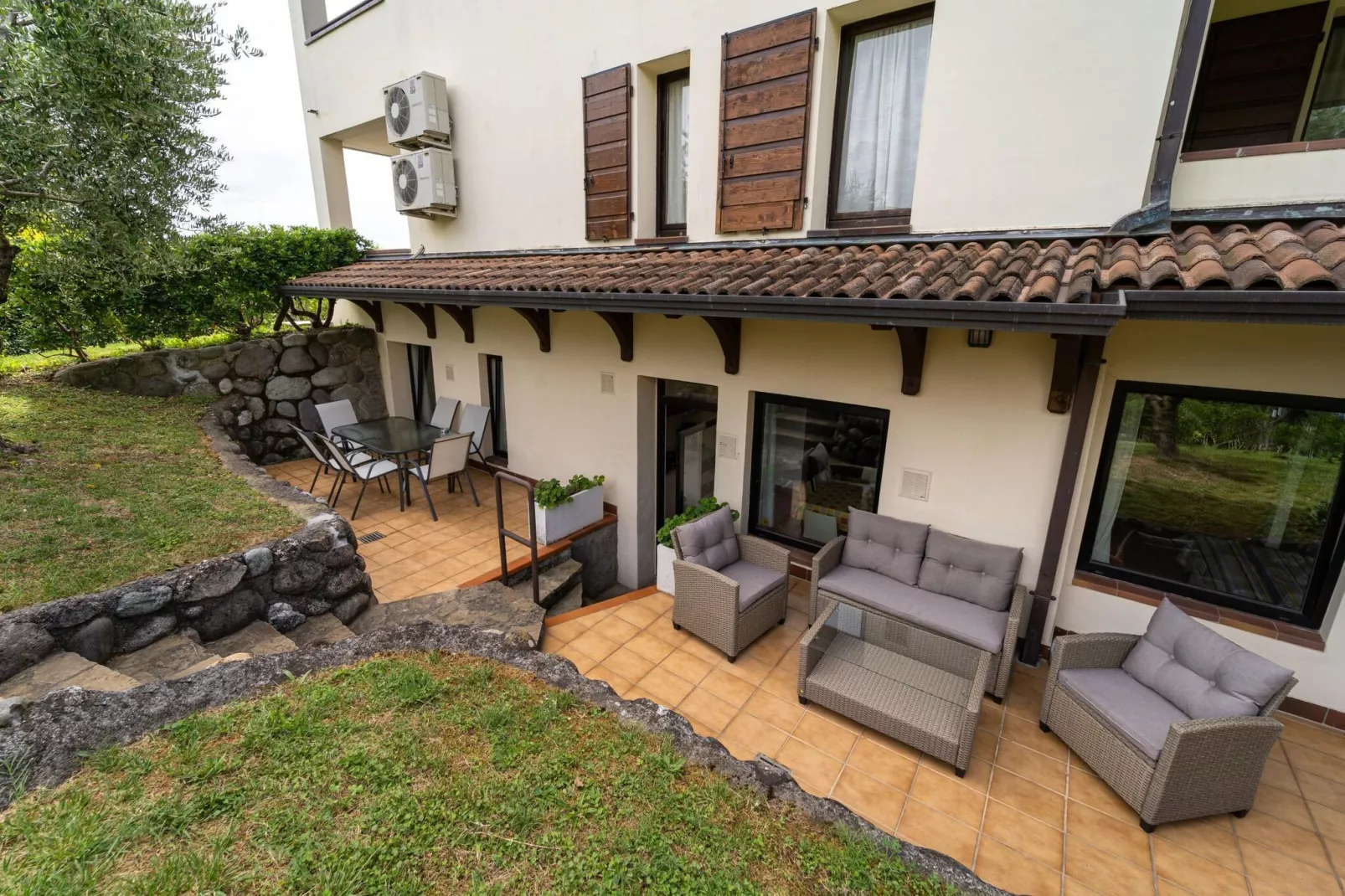 Residence Primera Moniga del Garda 2-Raum/D2 Halbsouterrain-2-Raum/D2 Halbsouterrain-Tuinen zomer