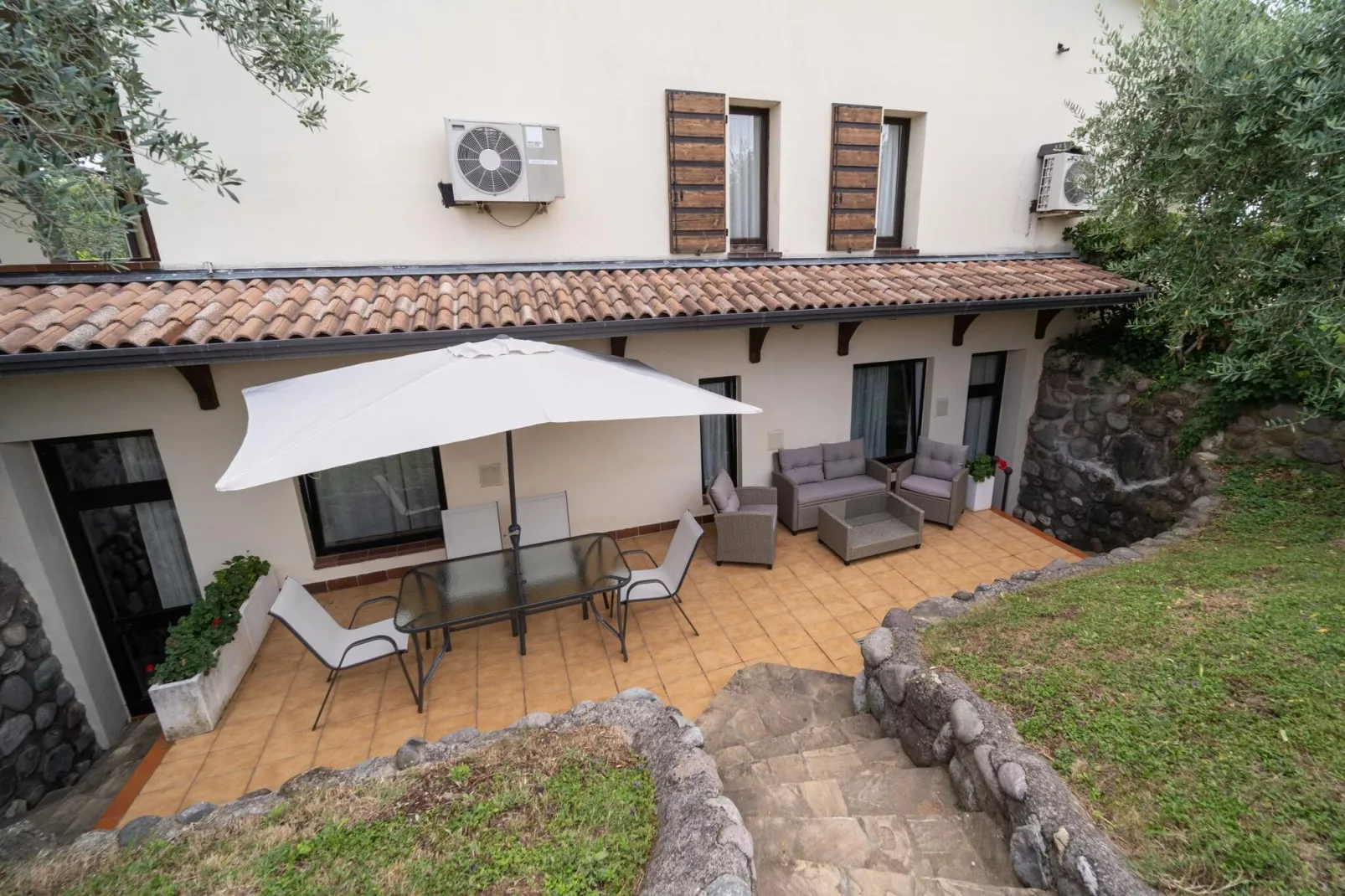 Residence Primera Moniga del Garda 2-Raum/D2 Halbsouterrain-2-Raum/D2 Halbsouterrain-Tuinen zomer