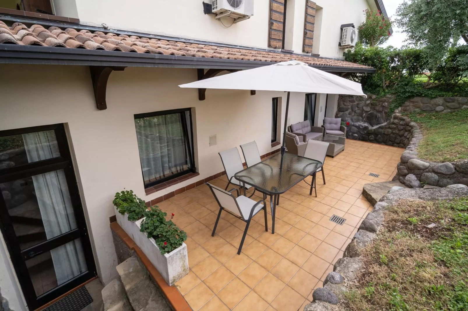 Residence Primera Moniga del Garda 2-Raum/D2 Halbsouterrain-2-Raum/D2 Halbsouterrain-Tuinen zomer