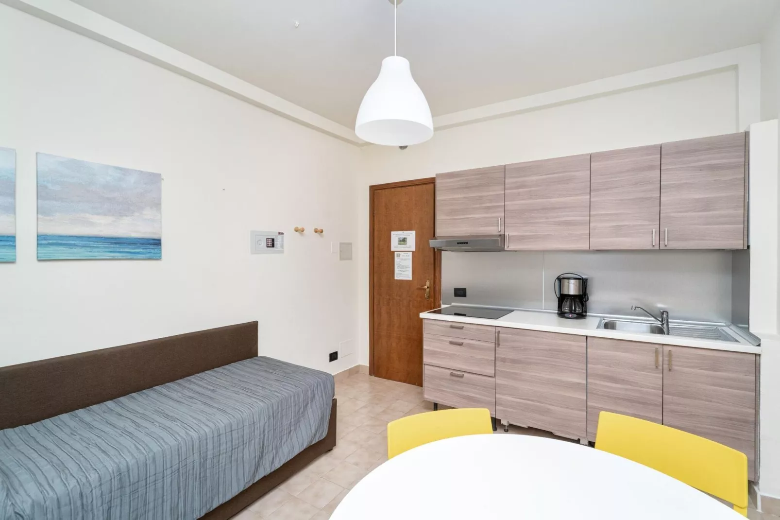 Residence Primera Moniga del Garda A2 / 3 pax Halbsouterrain-A2 / 3 pax Halbsouterrain-Woonkamer