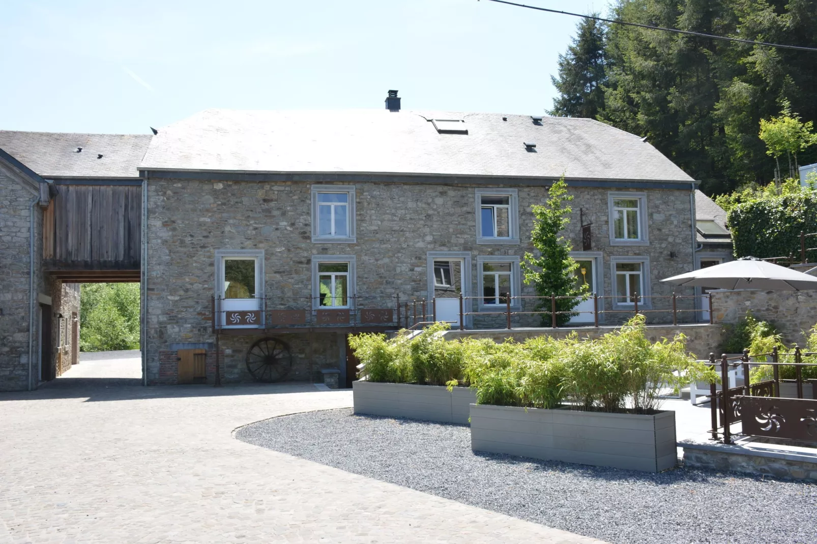 Gîte du Moulin-Buitenkant zomer