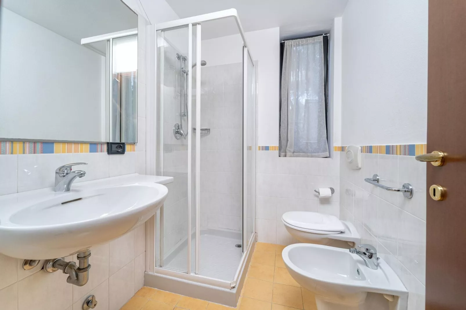 Residence Primera Moniga del Garda A2 / 3 pax Halbsouterrain-A2 / 3 pax Halbsouterrain-Badkamer