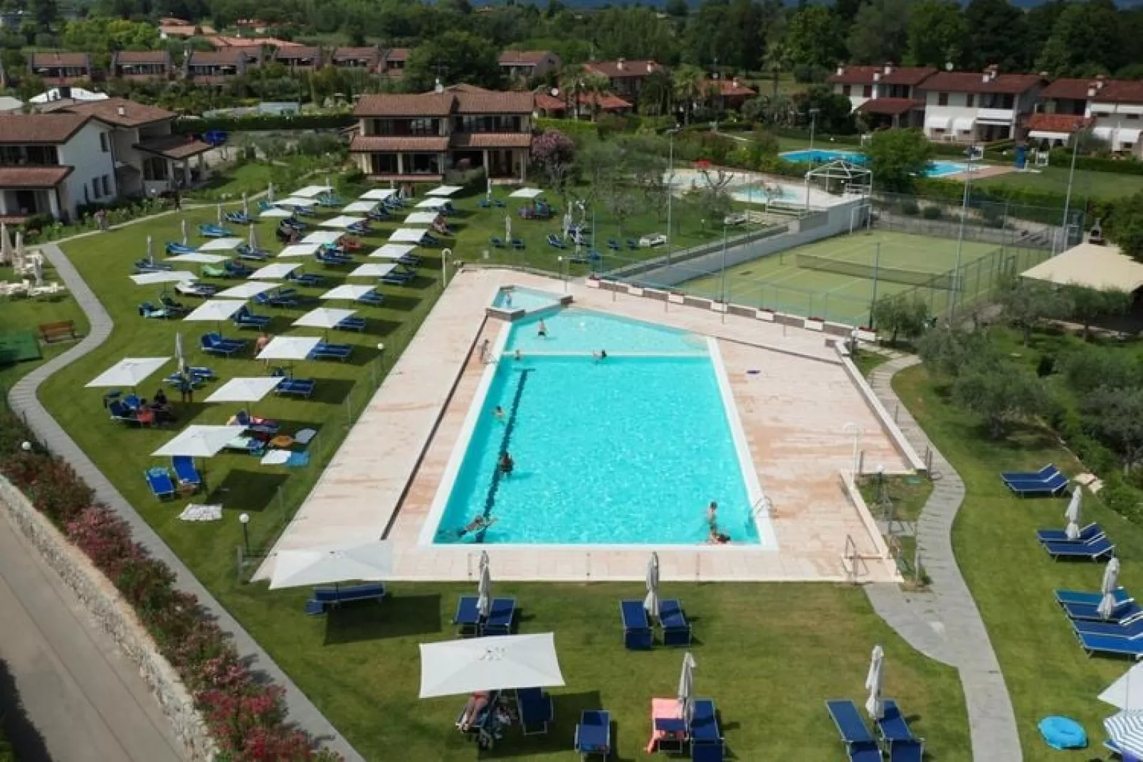 Residence Primera Moniga del Garda A2 / 3 pax Halbsouterrain-A2 / 3 pax Halbsouterrain-Zwembad