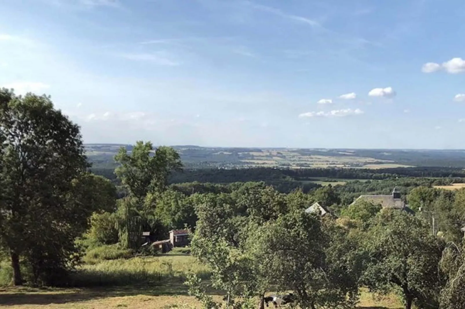 La Demeure du Baron-Uitzicht zomer