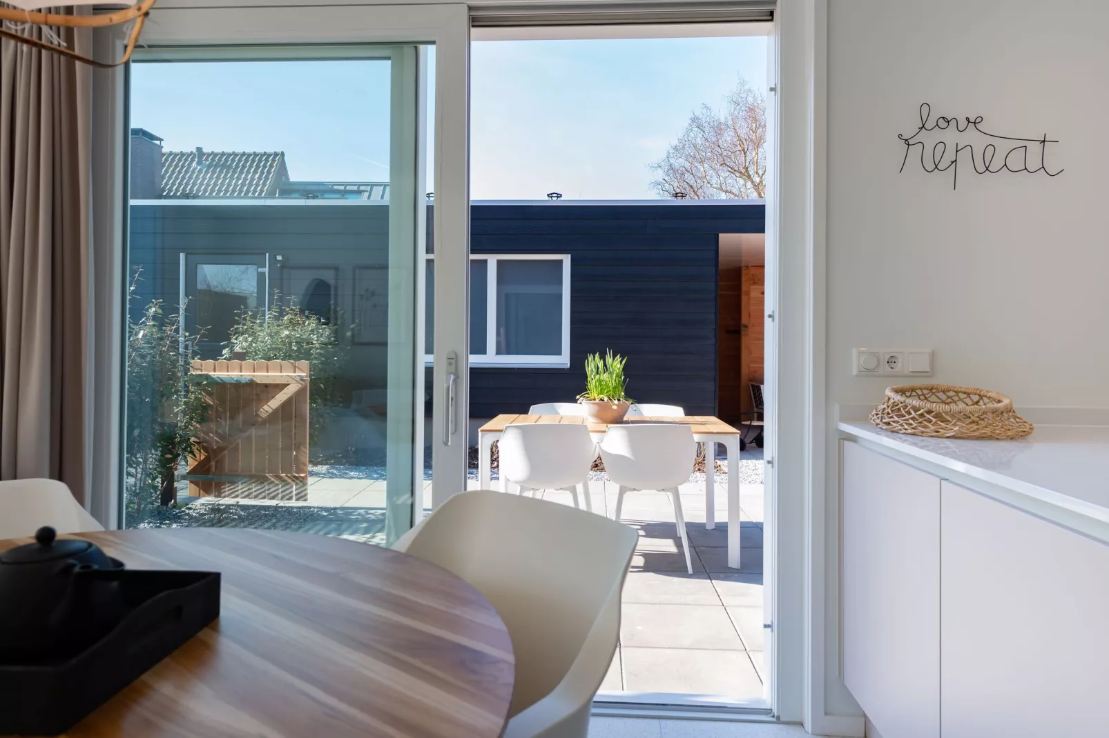 Slow living Guest House Oostkapelle-Eetkamer