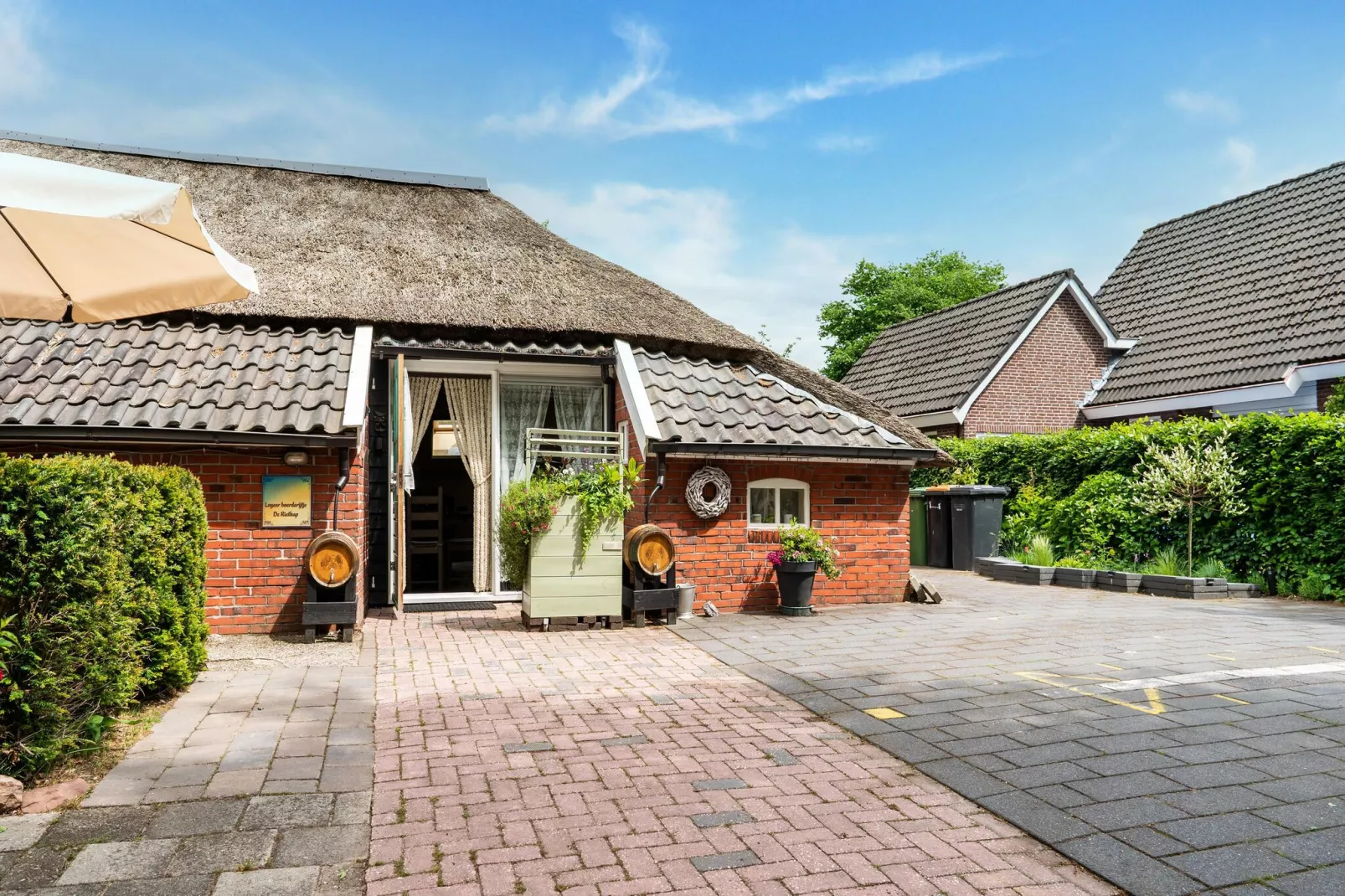 Logeerboerderijtje 'De Rietkap' Gieten-Buitenkant zomer