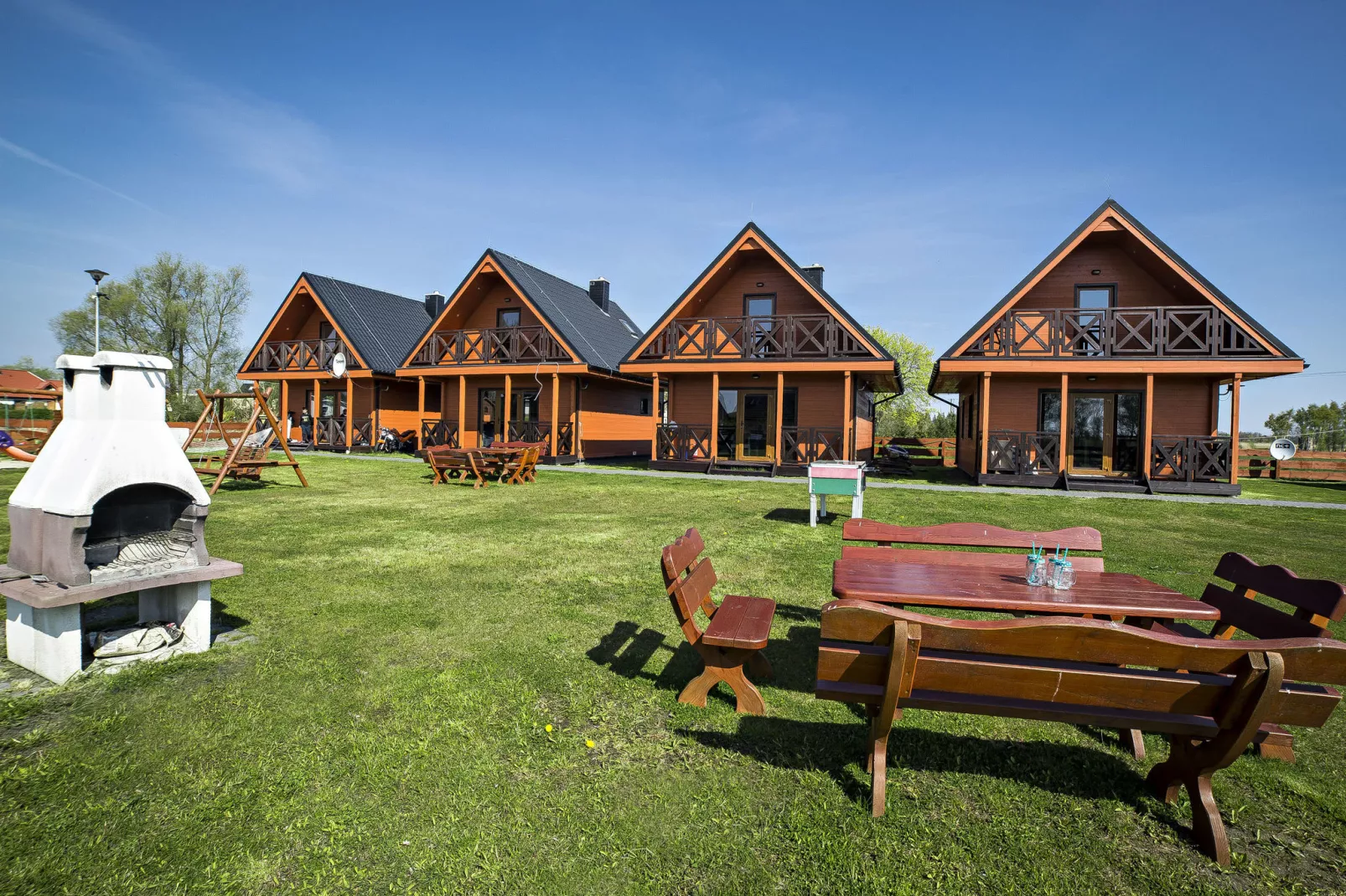 House overlooking the lake-Tuinen zomer