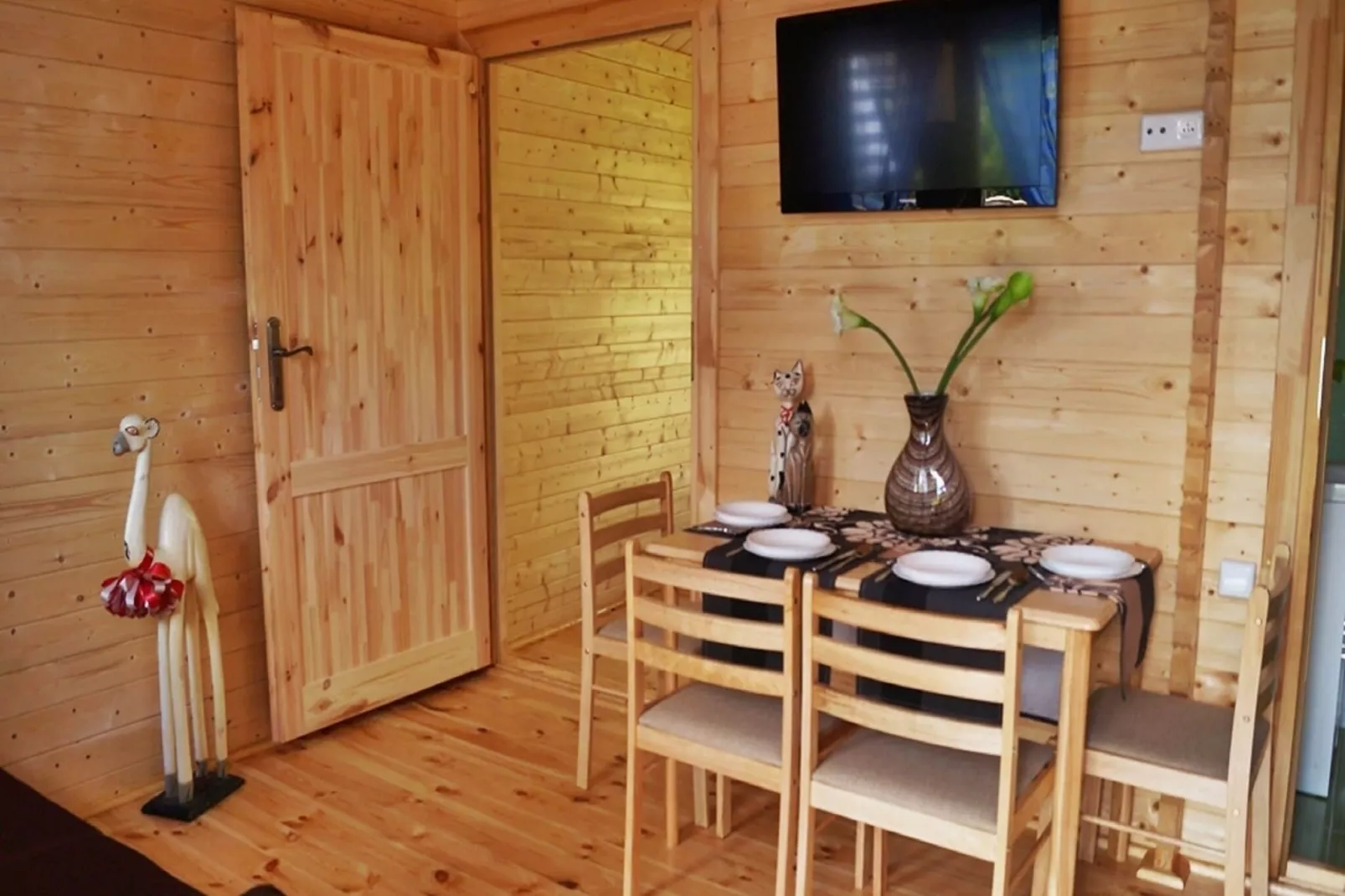 Vakantiehuis in Mielno, vlakbij het meer-Eetkamer