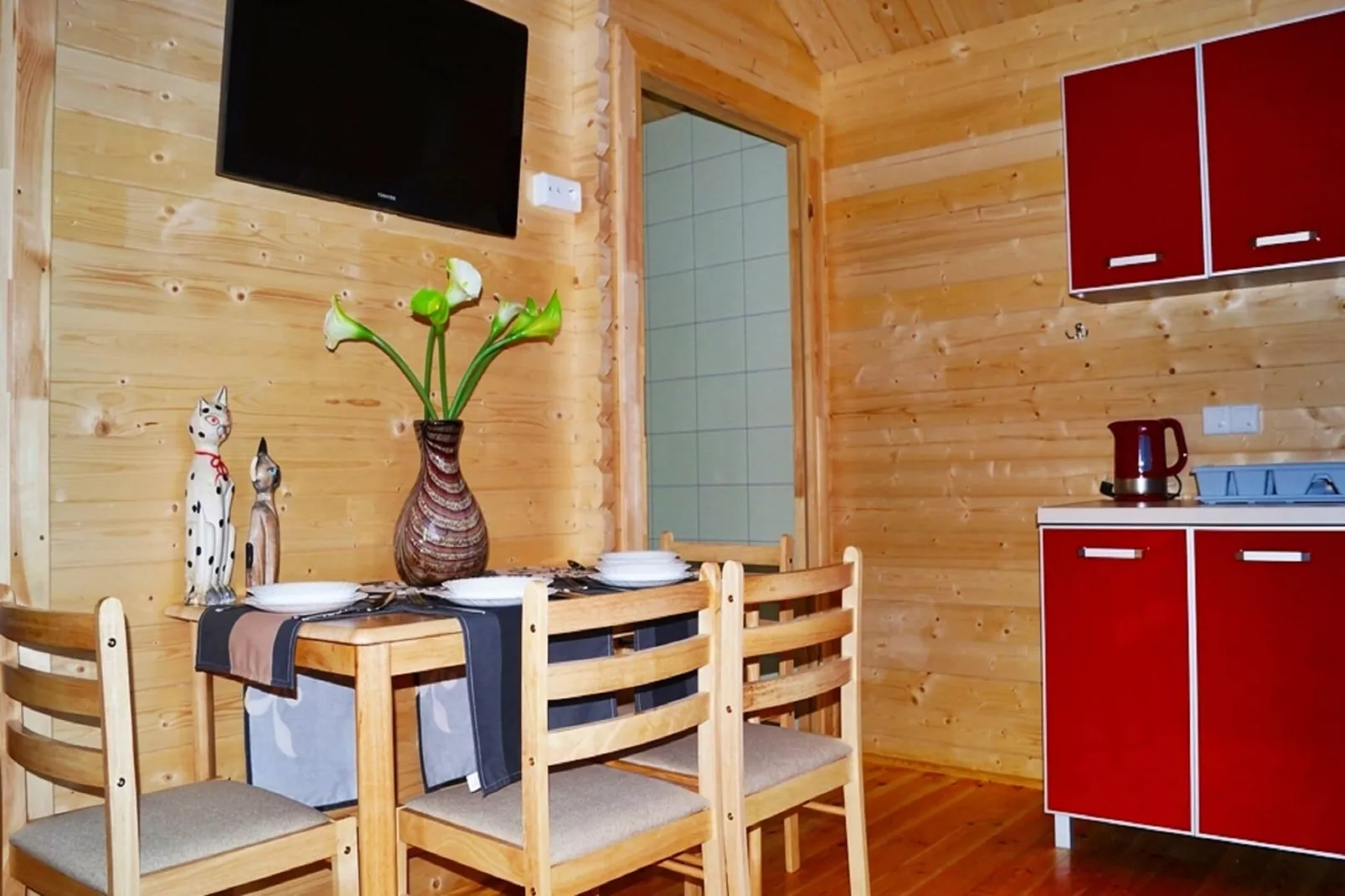 Vakantiehuis in Mielno, vlakbij het meer-Eetkamer