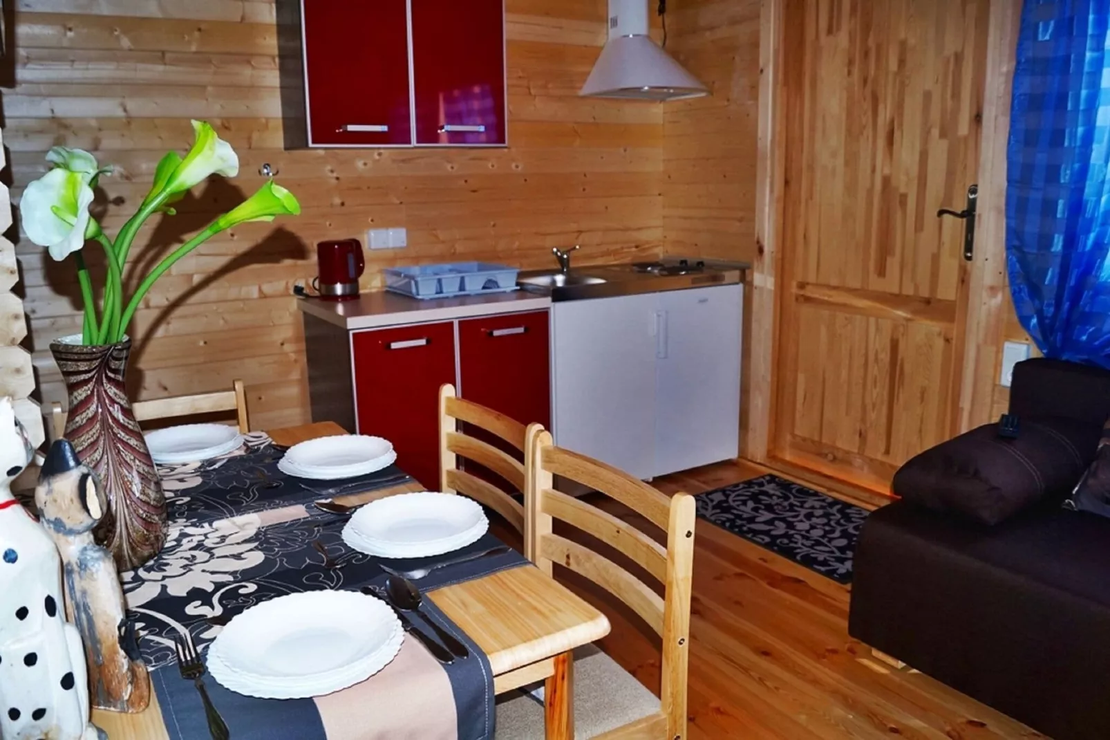 Vakantiehuis in Mielno, vlakbij het meer-Eetkamer
